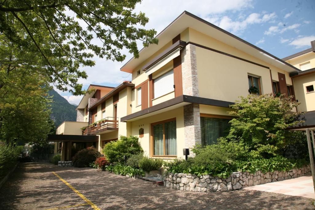 Albergo Benito Ponte nellʼAlpi Dış mekan fotoğraf
