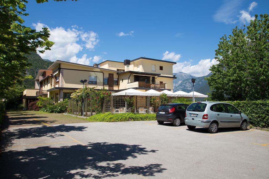 Albergo Benito Ponte nellʼAlpi Dış mekan fotoğraf