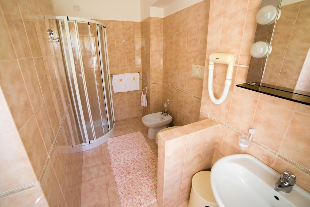 Albergo Benito Ponte nellʼAlpi Dış mekan fotoğraf