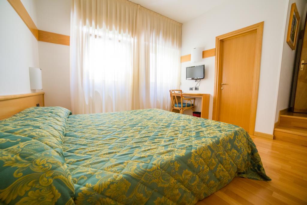 Albergo Benito Ponte nellʼAlpi Dış mekan fotoğraf
